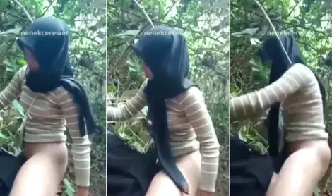 Background nonton video viral Bocil Birahi Sama Ibu Tiri Ngentot Di Kebun Belakang Rumah