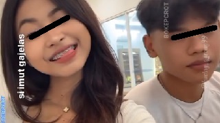 Background nonton video viral Bocil Resiko Punya Kakak Cantik Bikin Sange Terus